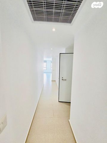 דירה, יצחק שמיר 13, מודיעין מכבים רעות