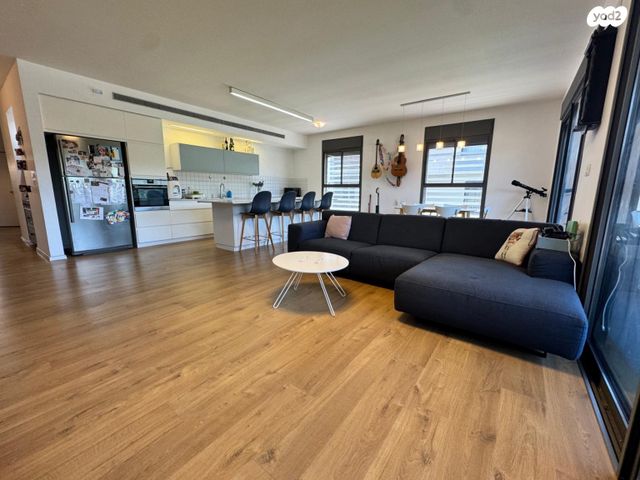 דירה, מתחם גרינברג, הוד השרון