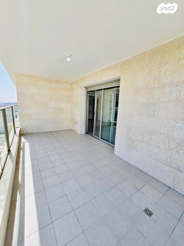 דירה, יצחק שמיר 13, מודיעין מכבים רעות