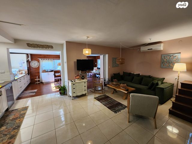 בית פרטי/ קוטג', שקד