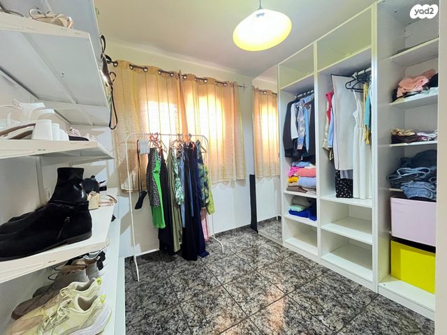 דו משפחתי, שלמה המלך, יצחק רבין, מעלות תרשיחא