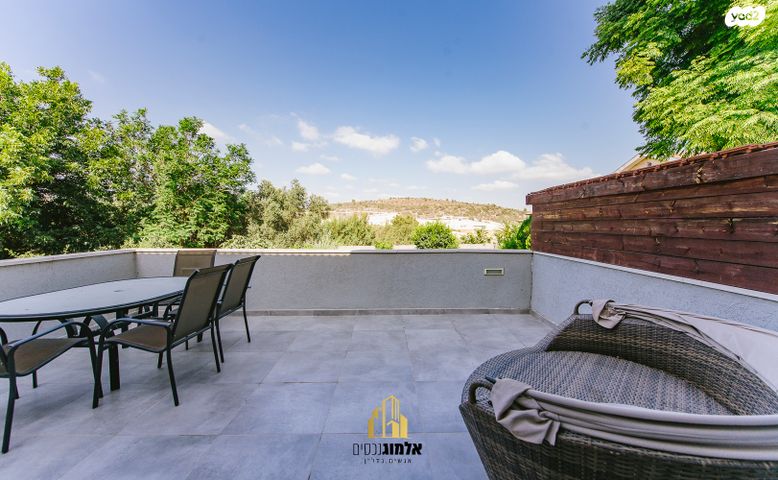 דו משפחתי, בית שמש