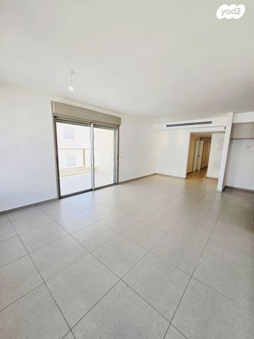 דירה, יצחק שמיר 13, מודיעין מכבים רעות