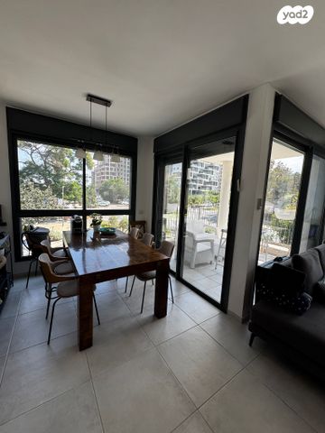 דירה, נווה גן, רמת השרון