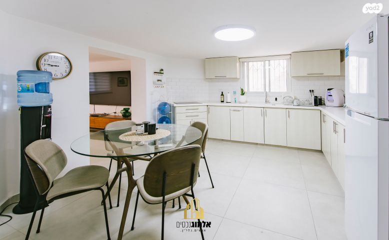 דו משפחתי, בית שמש