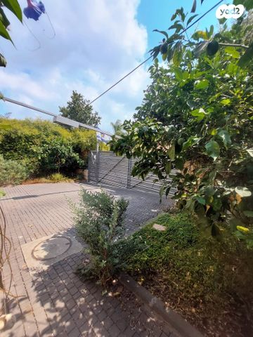 דו משפחתי, בנימינה גבעת עדה