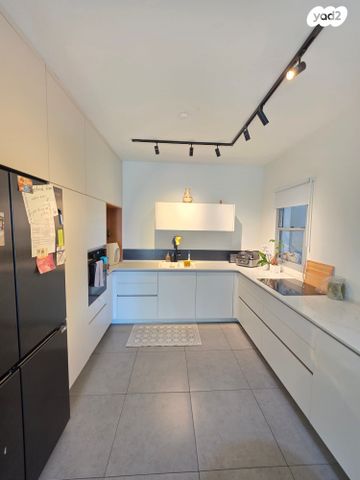 דירה, חזון אי"ש 16, רחובות הצעירה, רחובות