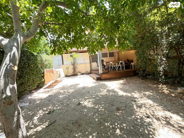 דו משפחתי, שלמה המלך, יצחק רבין, מעלות תרשיחא