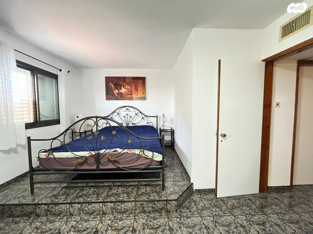 דו משפחתי, שלמה המלך, יצחק רבין, מעלות תרשיחא