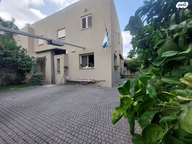 דו משפחתי, בנימינה גבעת עדה