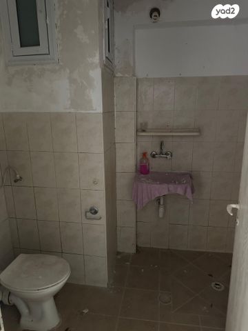 דירה, אפרים צור, שקמים ואגמים, אשקלון