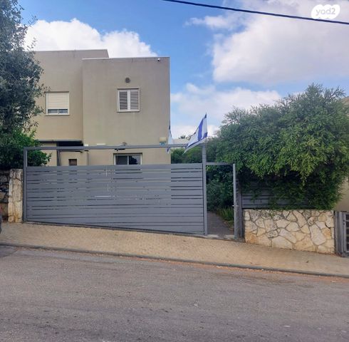 דו משפחתי, בנימינה גבעת עדה