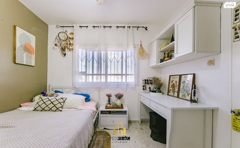 דו משפחתי, בית שמש