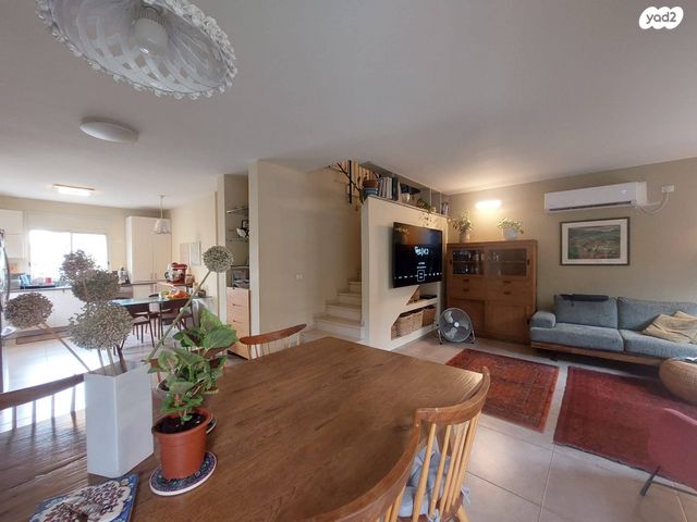 דו משפחתי, בנימינה גבעת עדה