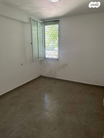 דירה, אפרים צור, שקמים ואגמים, אשקלון