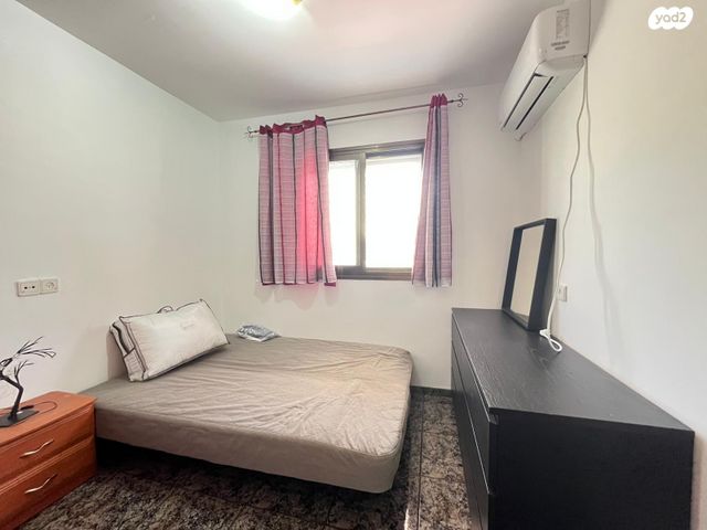 דו משפחתי, שלמה המלך, יצחק רבין, מעלות תרשיחא