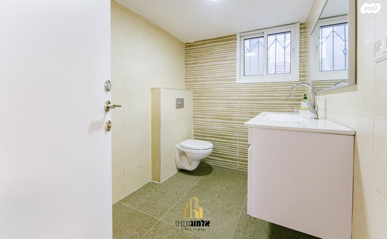 דו משפחתי, בית שמש