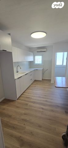 גג/ פנטהאוז, קדושי קהיר, נאות רחל, חולון