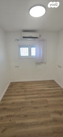 גג/ פנטהאוז, קדושי קהיר, נאות רחל, חולון