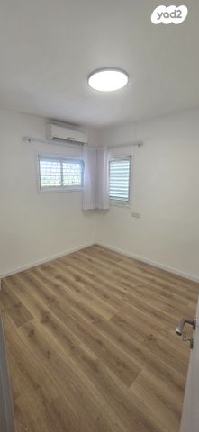 גג/ פנטהאוז, קדושי קהיר, נאות רחל, חולון