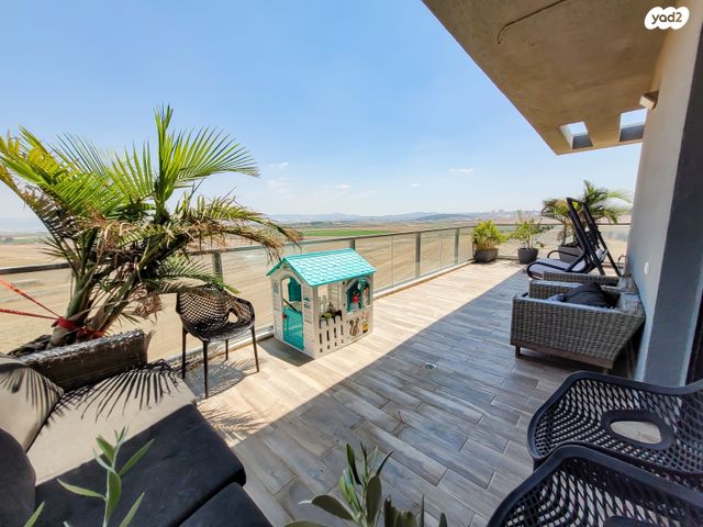 גג/ פנטהאוז, יקינטון, גבעת הרקפות, קרית ביאליק