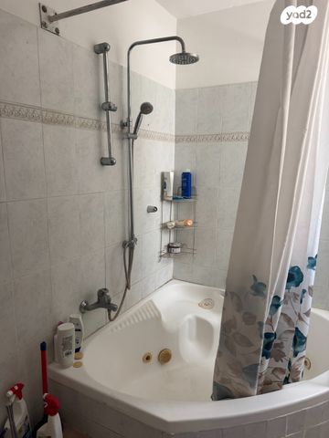 דו משפחתי, האשכולית, בנה ביתך, קדימה צורן