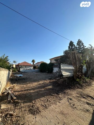 מגרשים, המייסדים 2, עתלית