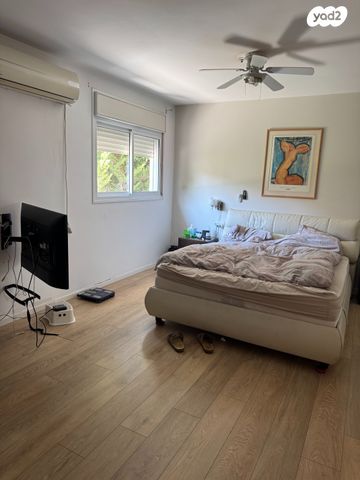 דו משפחתי, האשכולית, בנה ביתך, קדימה צורן