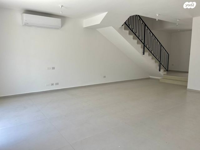 דו משפחתי, מושבה מרכז, זכרון יעקב