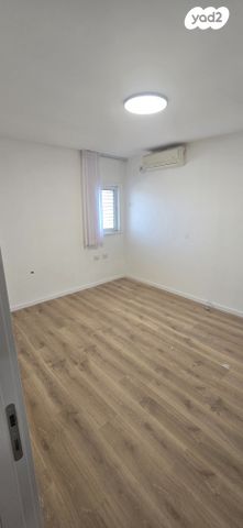 גג/ פנטהאוז, קדושי קהיר, נאות רחל, חולון