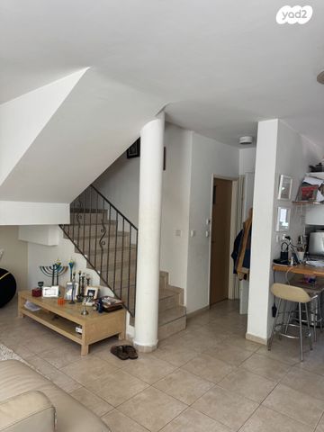 דו משפחתי, האשכולית, בנה ביתך, קדימה צורן