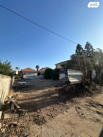 מגרשים, המייסדים 2, עתלית