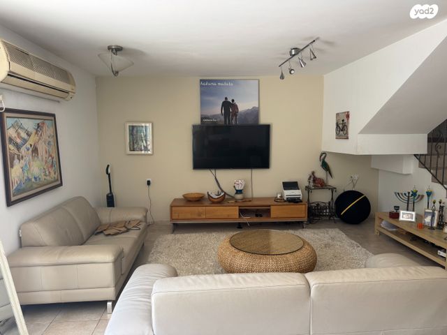 דו משפחתי, האשכולית, בנה ביתך, קדימה צורן