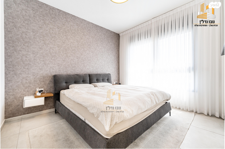 גג/ פנטהאוז, חצרות המושבה, רחובות