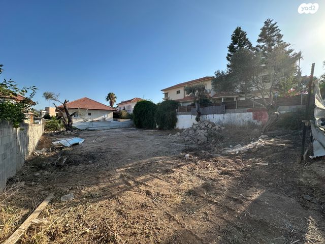 מגרשים, המייסדים 2, עתלית