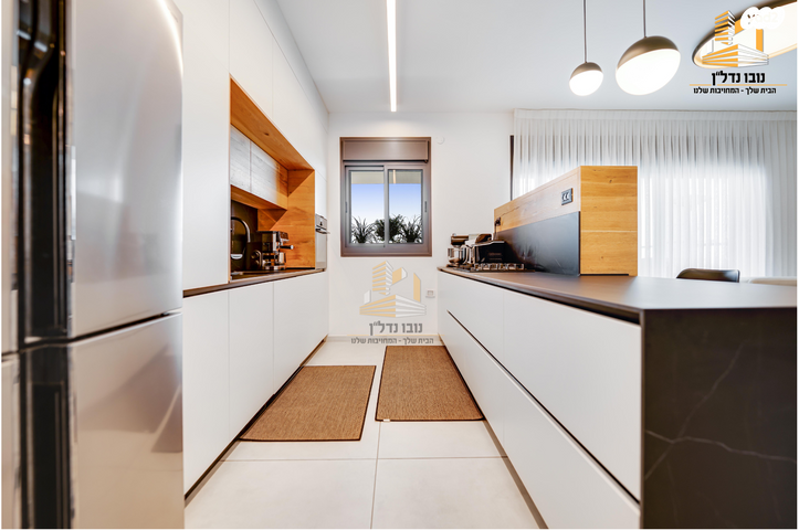 גג/ פנטהאוז, חצרות המושבה, רחובות