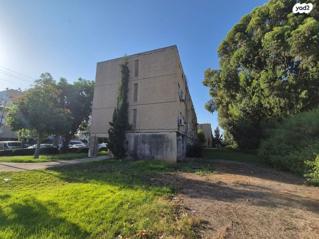 דירה, ש"י עגנון, קרית ביאליק