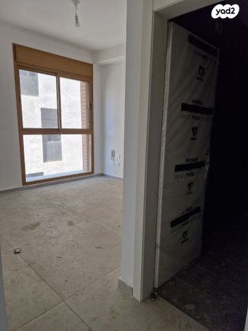 דירה, אסף, חרוזים, רמת גן