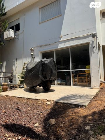 דו משפחתי, האשכולית, בנה ביתך, קדימה צורן