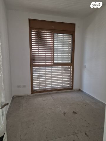 דירה, אסף, חרוזים, רמת גן