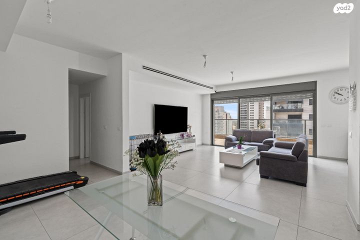 גג/ פנטהאוז, הבה"דים 11, נרקיסים, ראשון לציון