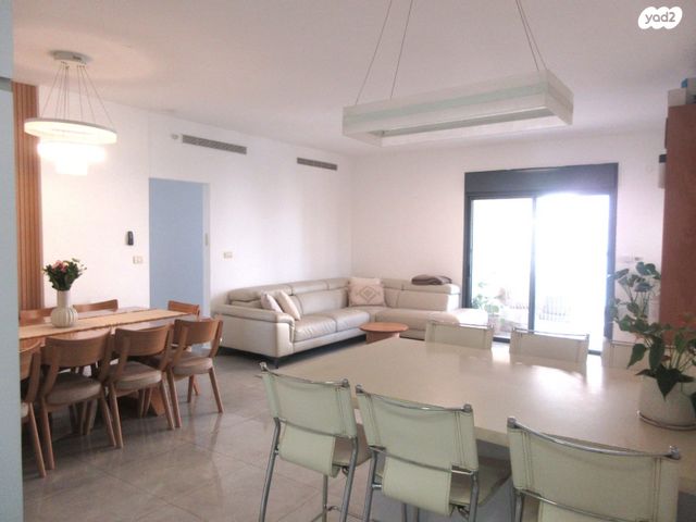 דירה, פרופ' אהרון צ'חנובר, רחובות המדע, רחובות