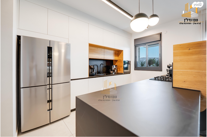 גג/ פנטהאוז, חצרות המושבה, רחובות