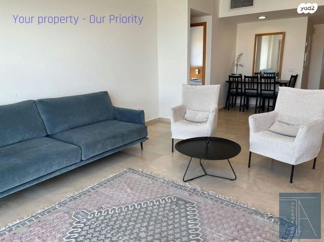 דירה, אלי לנדאו, הרצליה