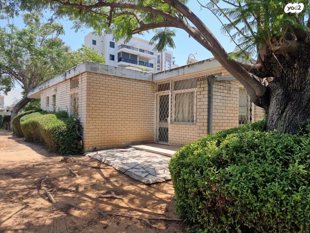 בית פרטי/ קוטג', משה שפירא, צפון מזרח מרכז העיר, נתניה