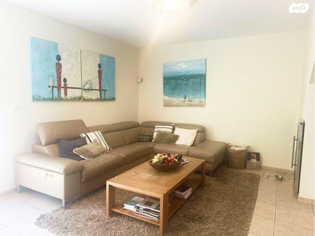 דו משפחתי, הטווס, בנה ביתך, קדימה צורן