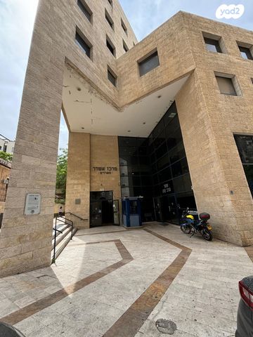 חנויות/ שטח מסחרי