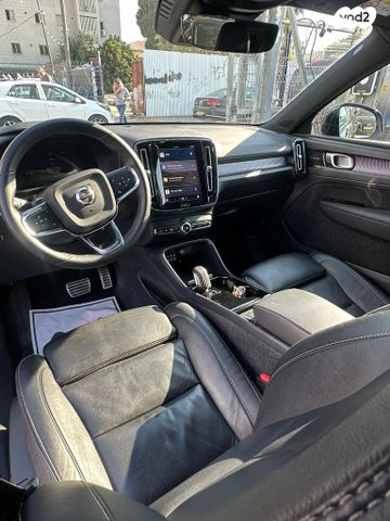 וולוו XC40