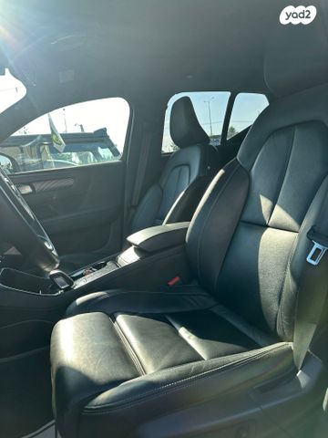 וולוו XC40