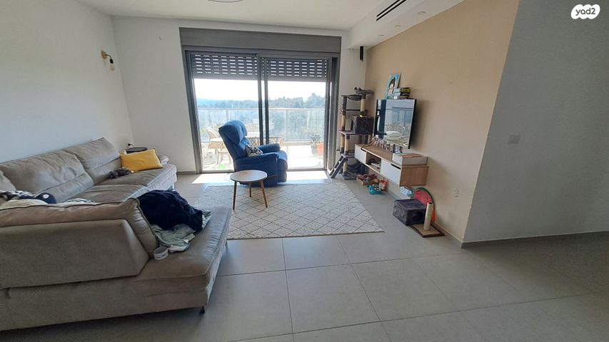 דירה, לוטם 33, הפרחים, חריש